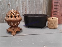 String holder, small cast iron tub