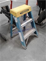Werner 2-step fiberglass ladder