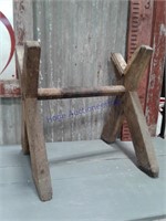 Wood oil barrel stand