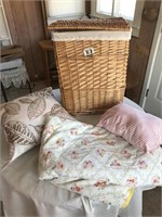 Basket/quilt/2 pillows