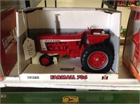 ERTL Farmall 706 IH Tractor