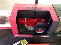 Case IH Farmall 1/8 Scale Tractor