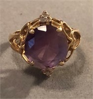 14K Yellow Gold Ring w/Large Purple Stone
