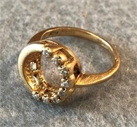 14K Yellow Gold Ring w/8 Tiny Diamonds