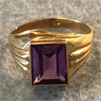 10K Yellow Gold Ring w/Purple Stone