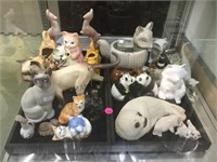 2 trays of assorted porcelain figures and S&P