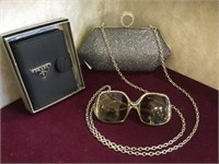 Tray lot incl. Revue sunglasses, fashion purses