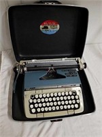 Vintage Smith Corona typewriter in case