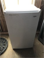 Sanyo 3.65Cu Ft Counter High Refrigerator White