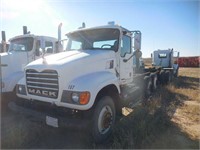 (unit 187) 2003 Mack Granite day cab twin screw