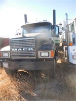 (unit 208) 1996 Mack day cab twin screw