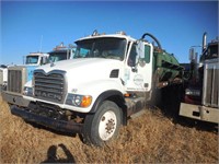 (unit 180) 2005 Mack Granite CV713 day cab