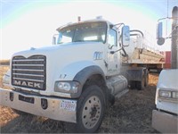 (unit 197 HW) 2008 Mack GU713 day cab