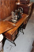 Vintage Selecta tredle sewing machine