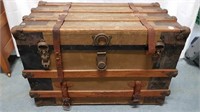 ANTIQUE SLAT TRUNK WITH TRAY