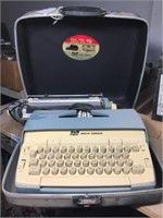 Smith Corona Vintage Typewriter in Case,