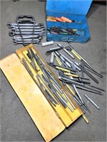 Selection of Reversible Wrenches