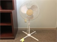 Standing oscillating fan