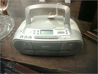 Compact Sony disc player radio