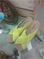 Yellow size 7 Lucky Brand sandals