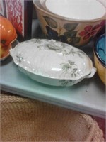 porcelain De terra bowl with lid