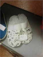 Music note slippers
