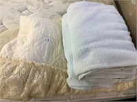 Bedspread & blankets