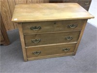 Small 3-drawer chest of drawers