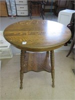 Spooled leg oak lamp table