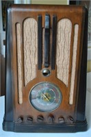 Antique FADA Short Wave Radio