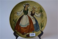 Martin Boyd display plate - 2 Dutch girls