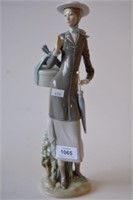Lladro figurine 'A New Hat', model 5345,