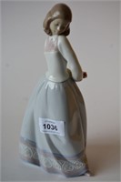 Lladro figurine 'Sweet & Shy', model no 6754