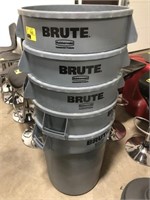 Brute trash can
