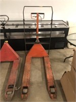 Pallet jack with headache rack, doesn’t jack up