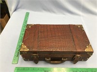 Suitcase box        (l 155)