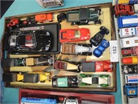 10LOT OF COLLECTIBLE DIECAST VEHICLES