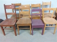 8 chaises en bois assorties