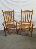 Paire de fauteuils en bois
