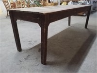 Longue table en bois "Srs. Notre-Dame des A."