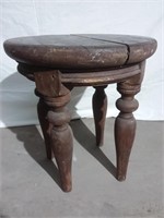 Tabouret en bois antique