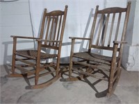 Paire de chaises avec sièges en osier, rustiques