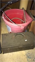 Water bucket with the heater in the bottom for