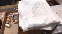 Pair of moving blankets for furniture, Tray lot of
