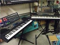 Lot of 2 Yamaa PSR-170 keyboards w/2 stands