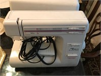 Sewing Machine New Home Excel 23X