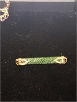 Jade and gold tie pin 14K