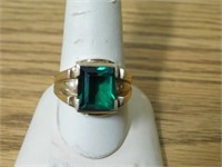10K y.g., probably synthetic emerald, ring, size