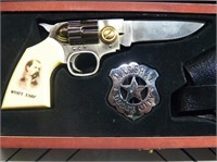 Wyatt Earp Pistol  and Badge Set