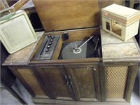 3 Pc Vintage Wards Airline radio record player,